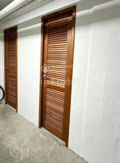 Image 32 - 1028075
