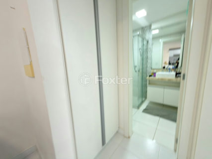 Image 8 - 1028163