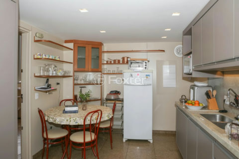 Image 10 - 1028177