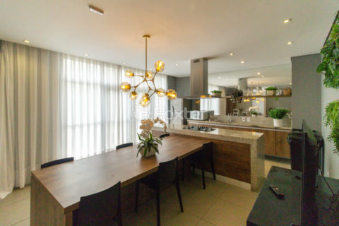 Image 21 - 1028220