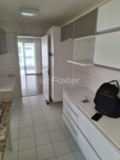 Image 25 - 1028400