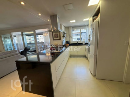 Image 11 - 1028532