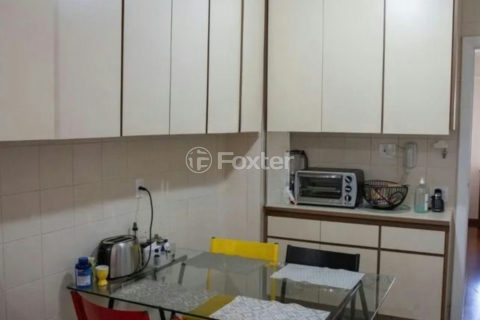 Image 22 - 1028556