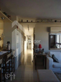 Image 2 - 1028560