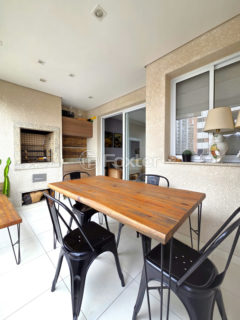 Image 11 - 1028743