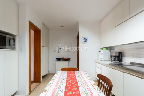 Image 17 - 1028747