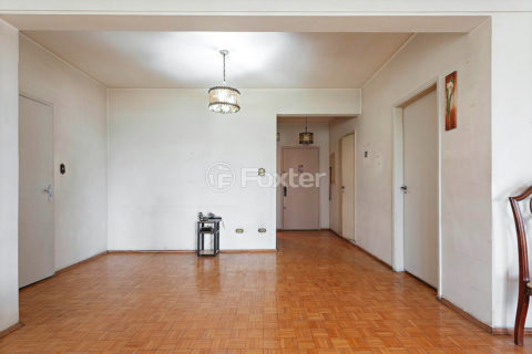 Image 8 - 1028753