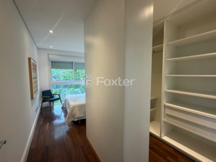Image 37 - 1028754