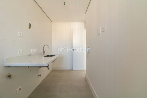 Image 29 - 1028755