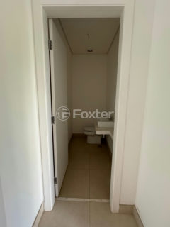 Image 4 - 1028756