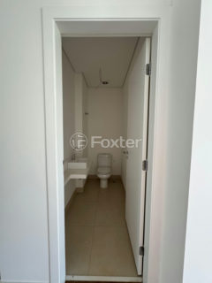 Image 8 - 1028756