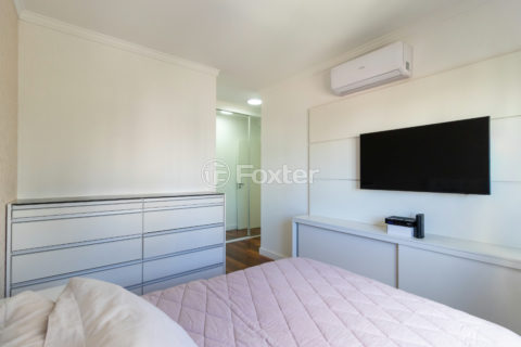 Image 32 - 1028784