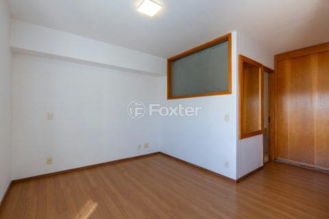 Image 39 - 1028799