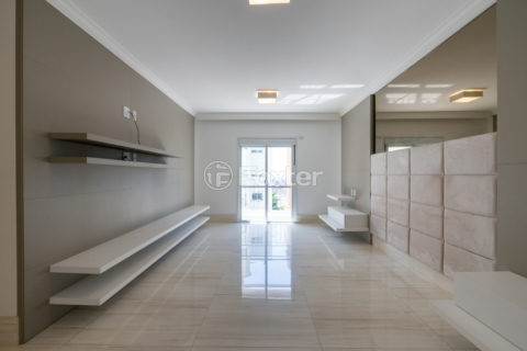 Image 33 - 1028802