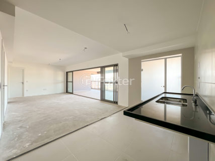 Image 22 - 1028807