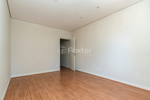 Image 32 - 1028844