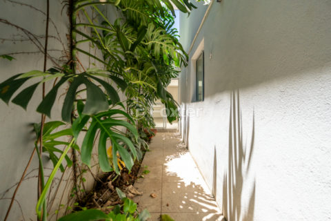 Image 9 - 1028844
