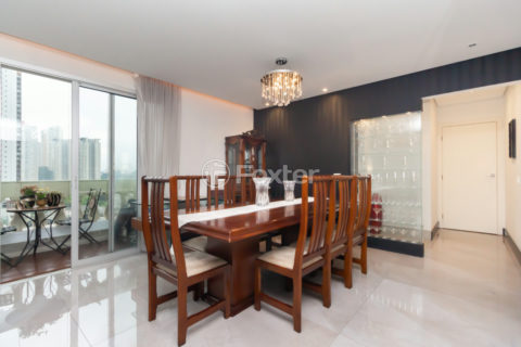 Image 21 - 1028860