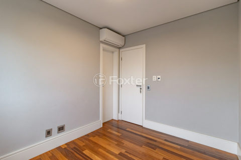 Image 33 - 1028863