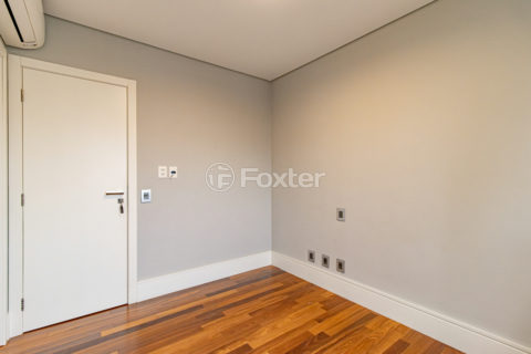 Image 32 - 1028863