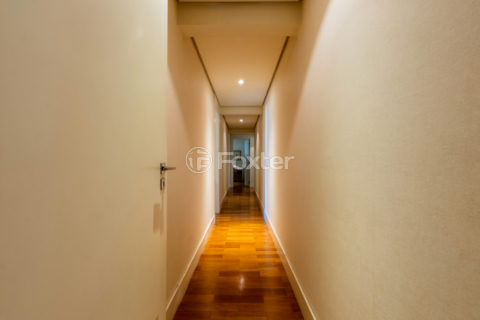 Image 17 - 1028871