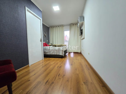 Image 19 - 1029317
