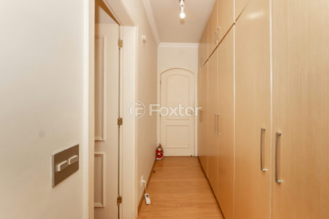 Image 32 - 1029354