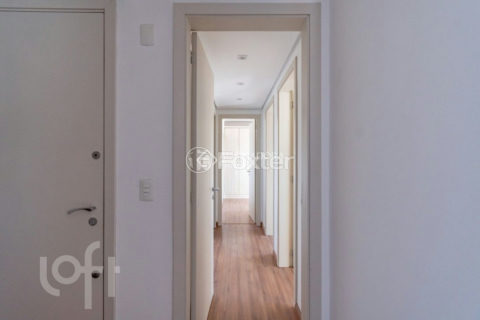 Image 1 - 1029656