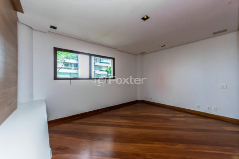 Image 10 - 1029939
