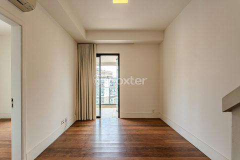 Image 3 - 1029946