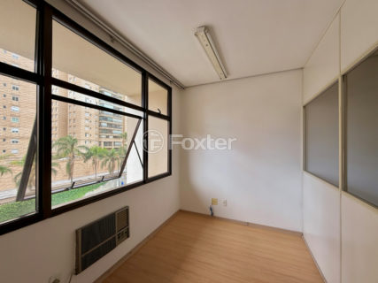 Image 20 - 1029980