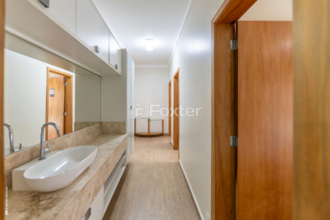 Image 31 - 1030005