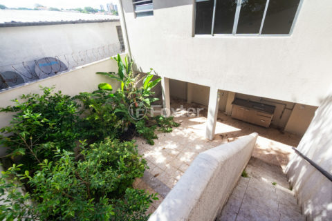 Image 19 - 1030017