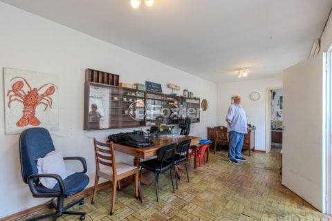 Image 37 - 1030043