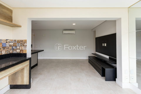Image 17 - 1030045