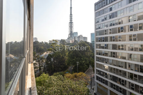 Image 33 - 1030055