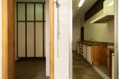Image 30 - 1030057