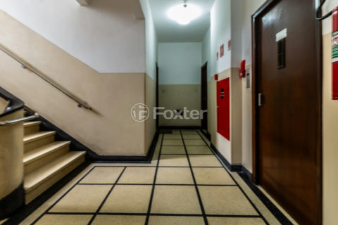 Image 31 - 1030057