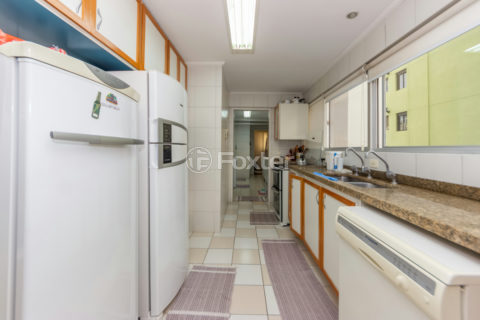Image 8 - 1030059