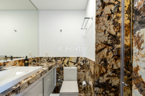 Image 32 - 1030062