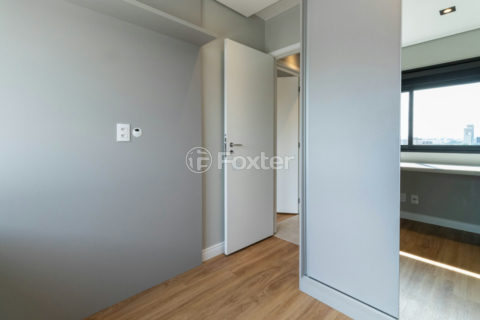 Image 32 - 1030073