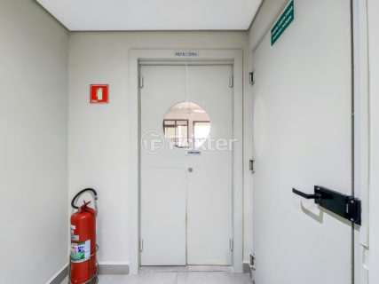 Image 22 - 1030074