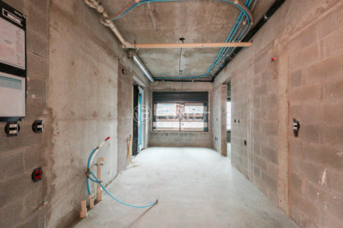 Image 32 - 1030090