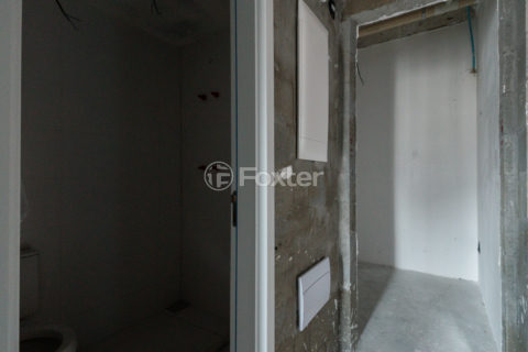 Image 34 - 1030090