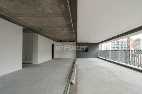 Image 8 - 1030090