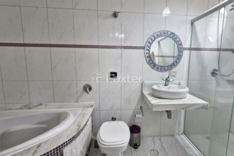 Image 28 - 1030104