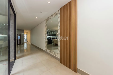 Image 37 - 1030106