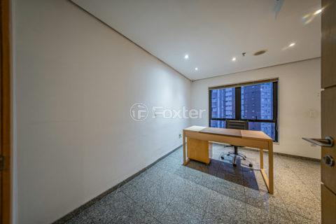 Image 33 - 1030172