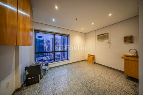 Image 42 - 1030172