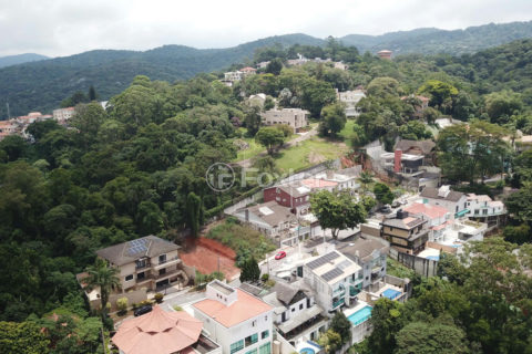 Image 17 - 1030178